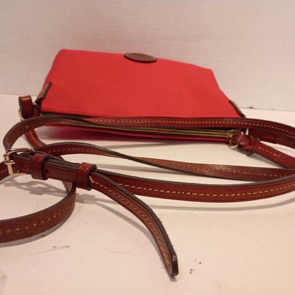 DOONEY & BOURKE Red Nylon Pouchette Mini Crossbody Bag Zip-Top - Picture 9 of 15